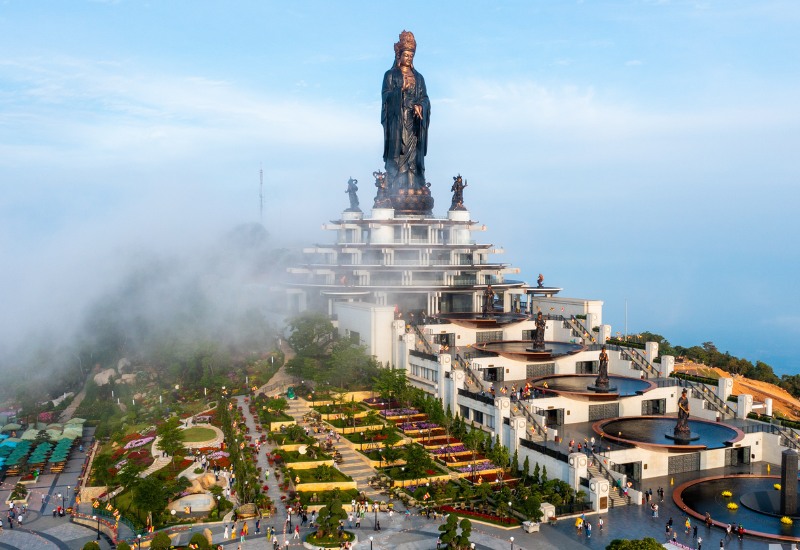 Những Trải Nghiệm Không Thể Bỏ Lỡ Khi Khám Phá Núi Bà Đen